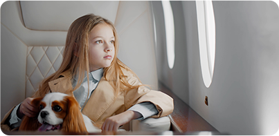 portrait-cute-preteen-girl-travelling-with-cocker-spaniel-dog-by-commercial-airplane